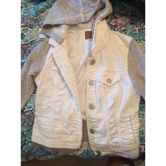 AEO Hooded White Denim Jacket