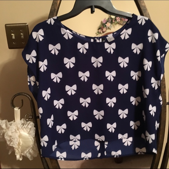 Cute now top by h&m