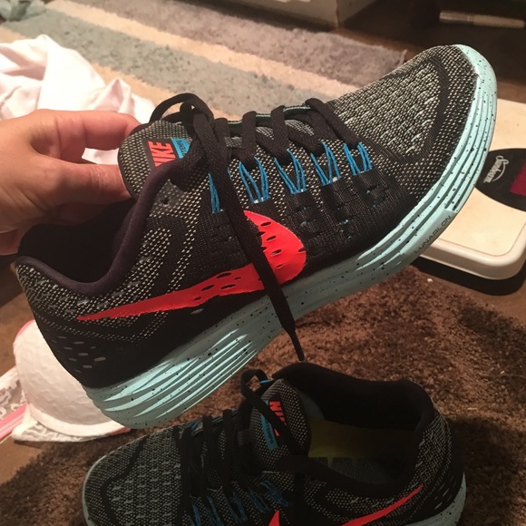 Nikes - Picture 2 of 4