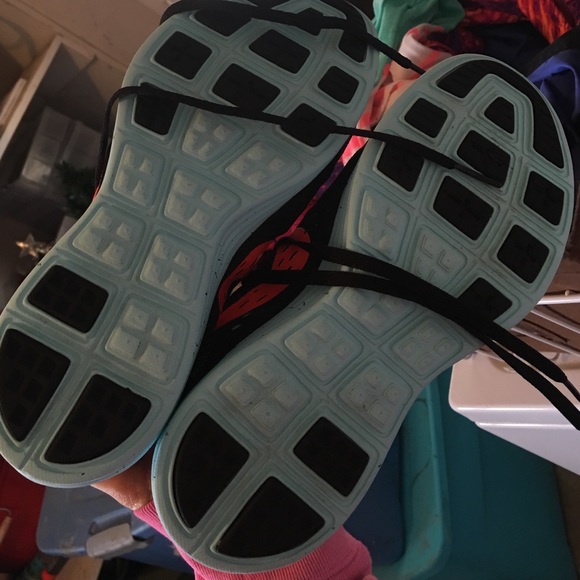 Nikes - Picture 3 of 4