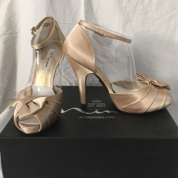 Nina Ella gold royal pumps