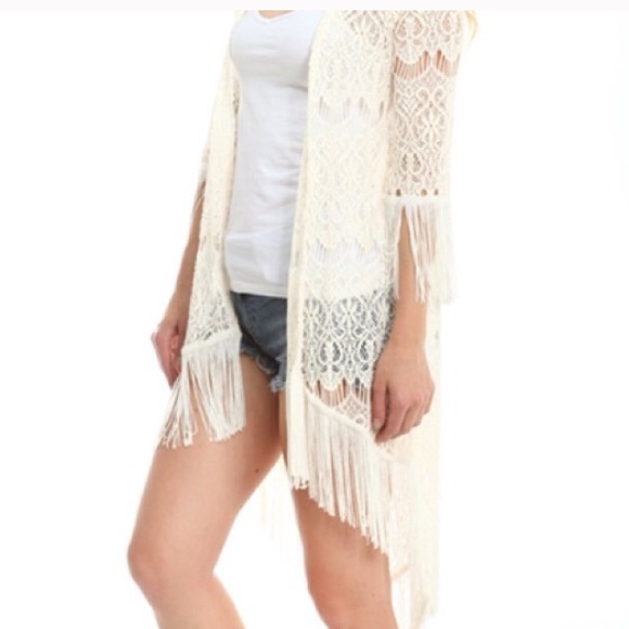 🎀1 SM LEFT🎀 Ivory Lace Fringe Cardigan - Picture 3 of 5