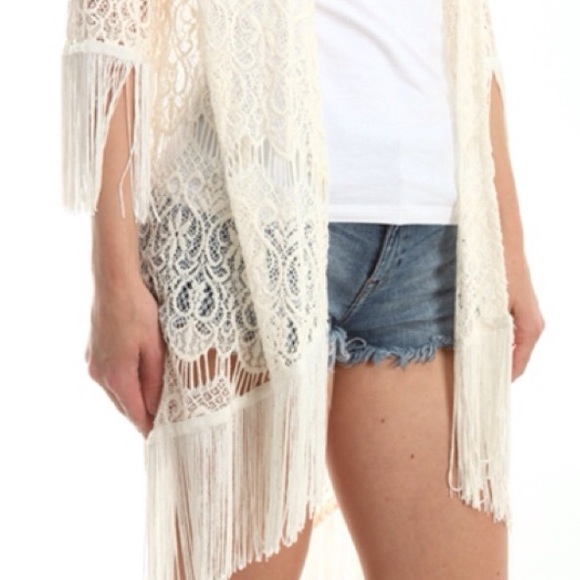 🎀1 SM LEFT🎀 Ivory Lace Fringe Cardigan - Picture 5 of 5