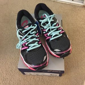 Asics Gel-Evate 2 in black, white, pink