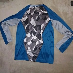 Under Armour boys youth medium long sleeve t shirt