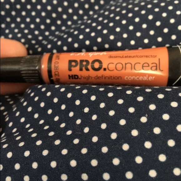 2 L.A Girl Pro.conceal green+orange correctors