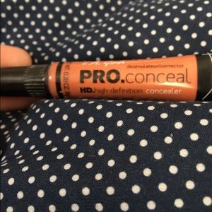 2 L.A Girl Pro.conceal green+orange correctors