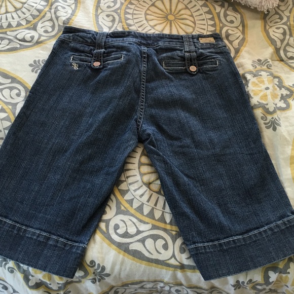 Bermuda Shorts - Picture 2 of 3