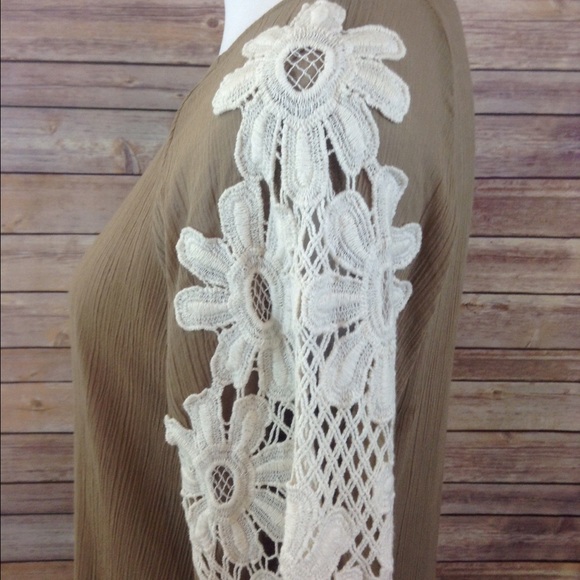 Lace Sleeves Fringe Hem /Huge Sale Sm & Med only!