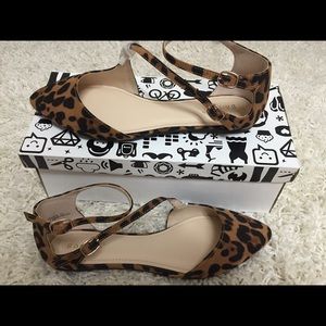 Charlotte Russe leopard pointed strappy flats 8.5