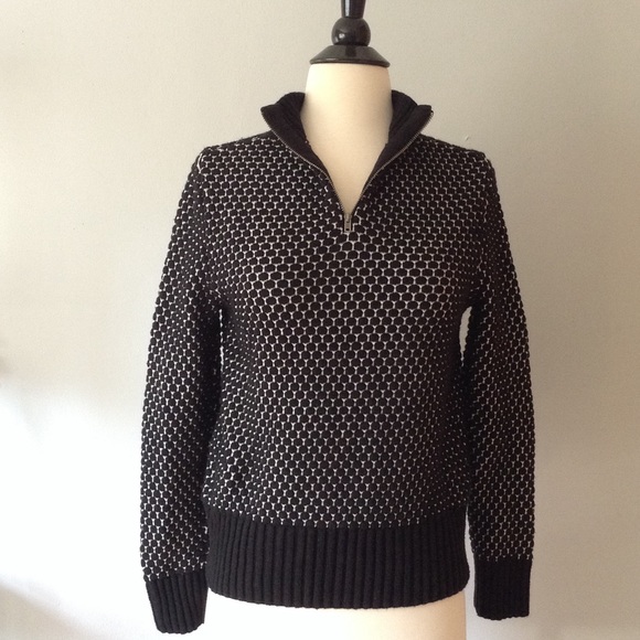 Banana Republic Sweaters - NWT Banana Republic Black & White Knit Sweater PXS