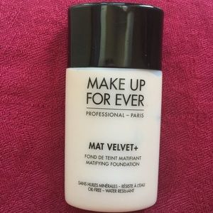 Make Up Forever- Mat Velvet + No.35 Vanilla