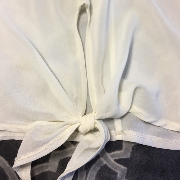 Off White Collared Tie Shirt - Picture 2 of 4