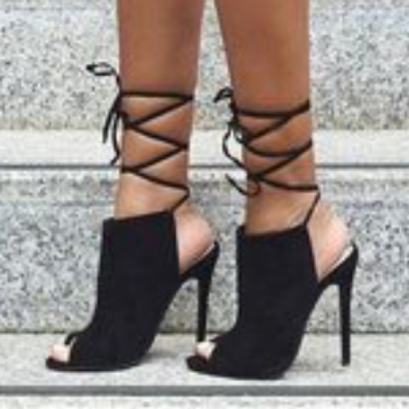 Steve Madden Shoes - Steve Madden lace up sandals Sophie Suede