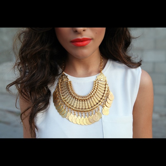 Statement necklace