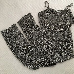 BAR III SLEEVELESS PRINTED TIERED JUMPSUIT