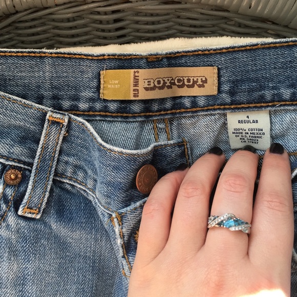 sz 4 Old Navy BoyCut Very Distressed Jeans - Picture 2 of 4