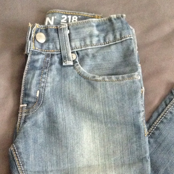 SALE💥Levi's Slim Straight Fit218