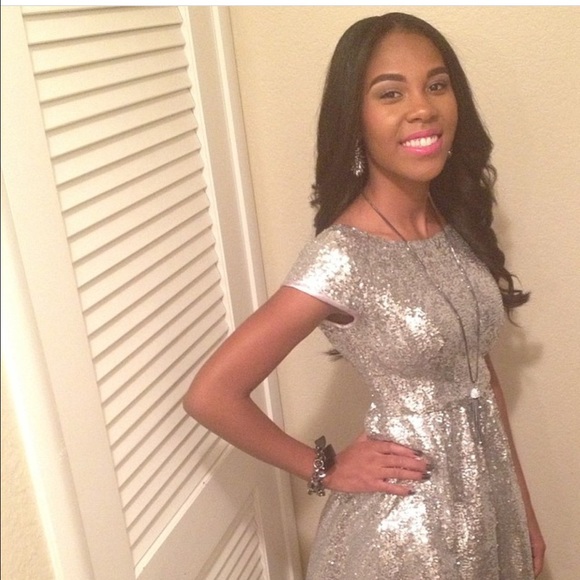 Silver sequin homecoming dress wore 1 time small - Picture 1 of 4