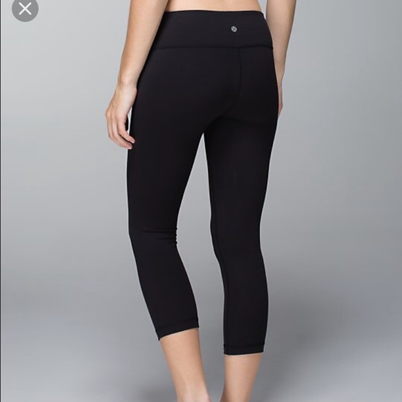 Lululemon cropped wunder under