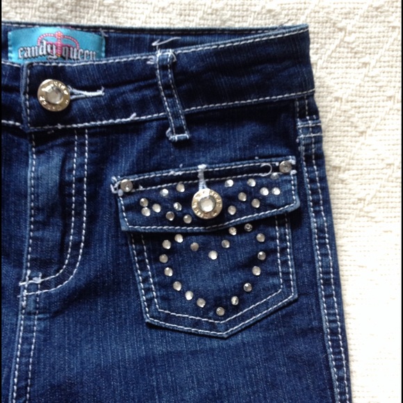 SALE!!🌺 Super Cute Capris With Rhinestones 🌺