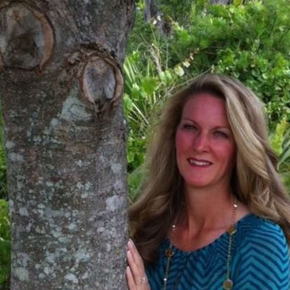 Meet your Posher, Cynthia - Picture 1 of 1