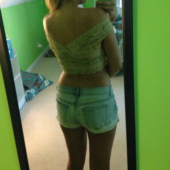 Crop top - Picture 2 of 3