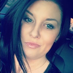 Meet your Posher, Adrienne