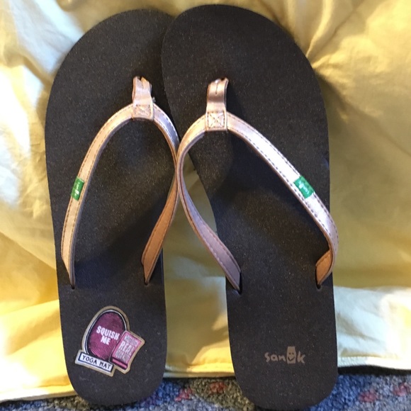 NWOT Sanuk Flip Flops