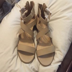 BRAND NEW Tobi sandals / heels