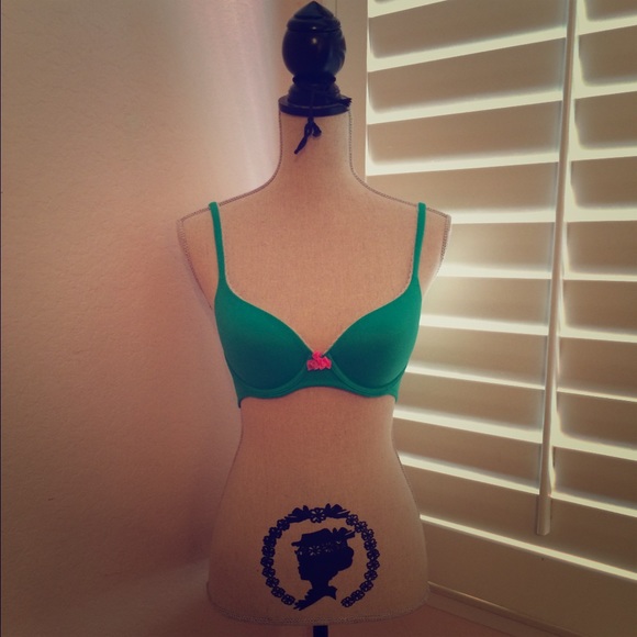 Victoria Secret Body Bra