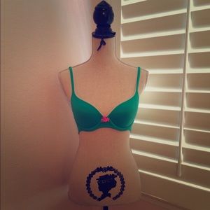 Victoria Secret Body Bra