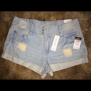 Mid-rise shorts