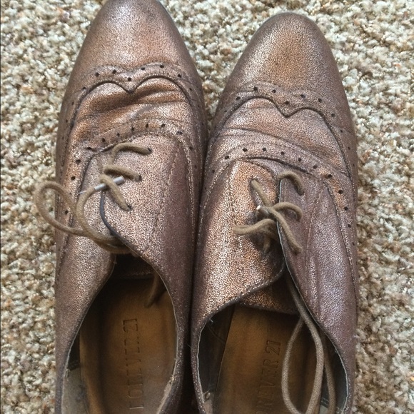 XXI Metallic Oxfords - Picture 3 of 5