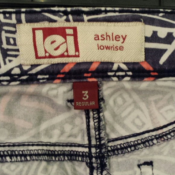 Shorts - Picture 3 of 4