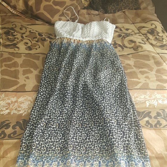 Dresses - Picture 2 of 4