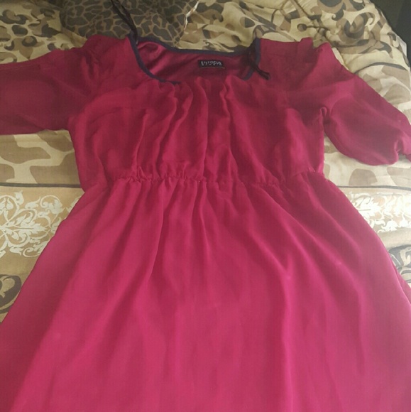 Dresses - Picture 3 of 4