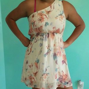 Shoulder dress from Everly