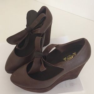 Gently used brown leather J.Lo wedges size 5.5