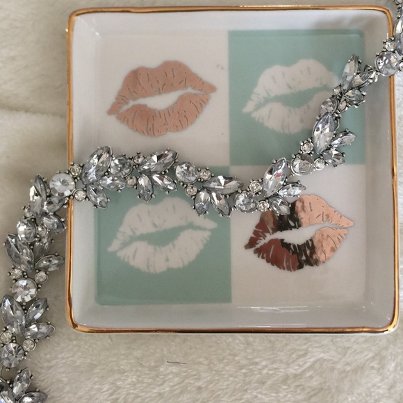 Crystal Statement Necklace - Picture 5 of 7