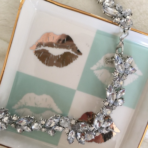 Crystal Statement Necklace - Picture 6 of 7