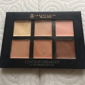 Anastasia Beverly Hills cream contour in "light"