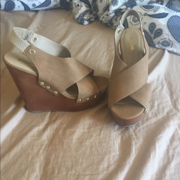 Tan Wedges
