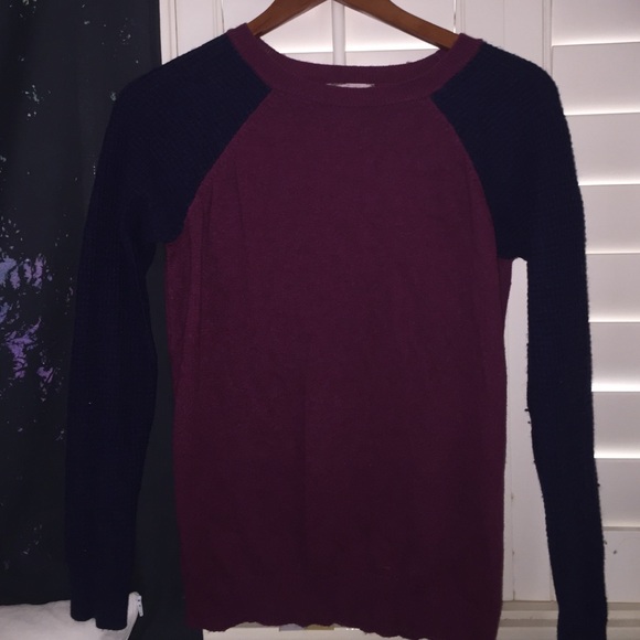 Red and blue sweater - Picture 1 of 1