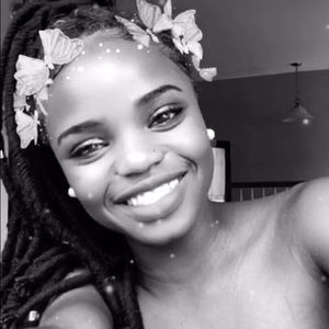 My name is Melissa new to poshmark 😊💕