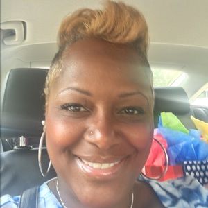 Meet your Posher, Dana