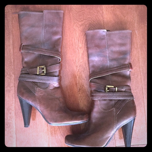 $$$31 on Sale 👯👯👯. Gorgeous cognac BCBG boots.