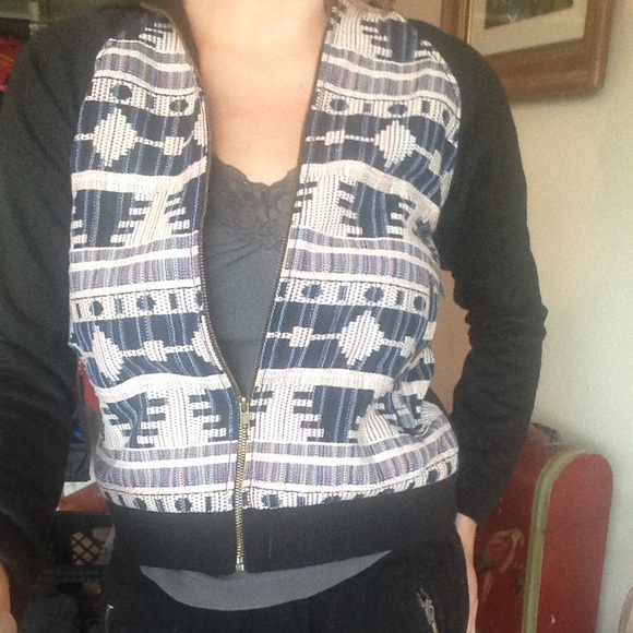 Cool hooded zip-up