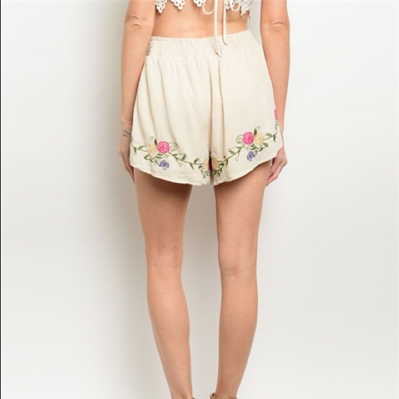 Floral Embroidered Linen Shorts - Picture 2 of 3