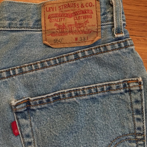 💕HOST PICK!💕 Levi's High Waisted Jean Shorts - Picture 2 of 3